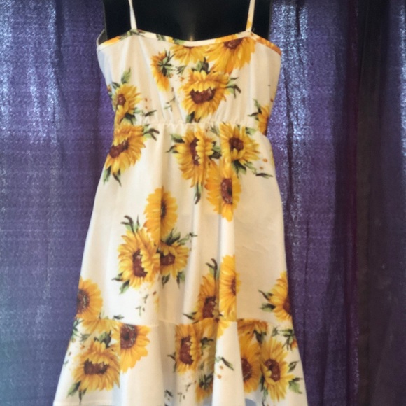 Angashion Summer Sunflower Dress Size Small - Picture 3 of 9